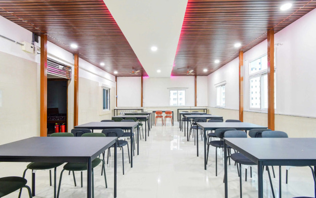 Super Townhouse Kokapet Near GAR