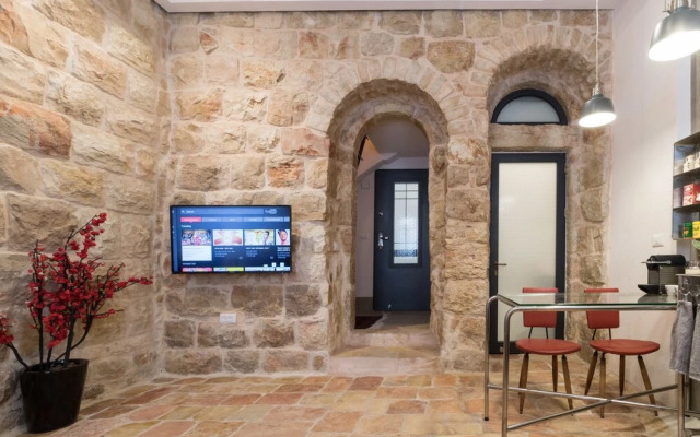 Best Location Jerusalem Stone Apartment