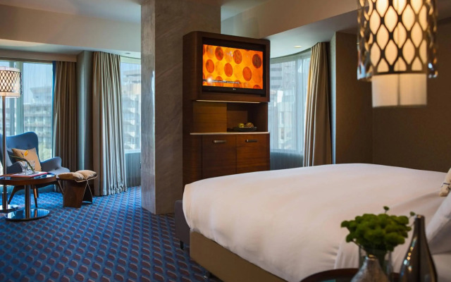 Renaissance Izmir Hotel