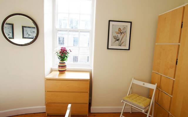 Bright New Town 2 bed Apt - 5 Mins to Princes St