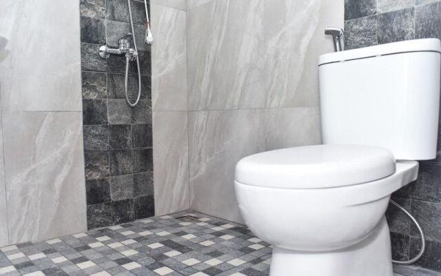 Reddoorz Plus Near Stasiun Tvri Surabaya