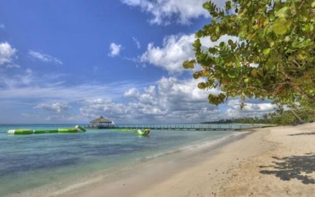 Cadaques Caribe Resort& Villas