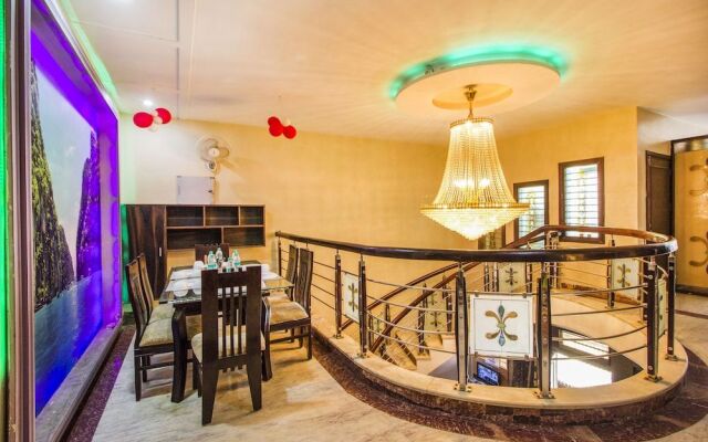 FabHotel Queen Palace