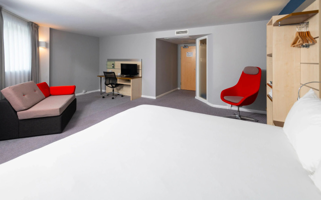 Holiday Inn Express Swindon City Centre by IHG