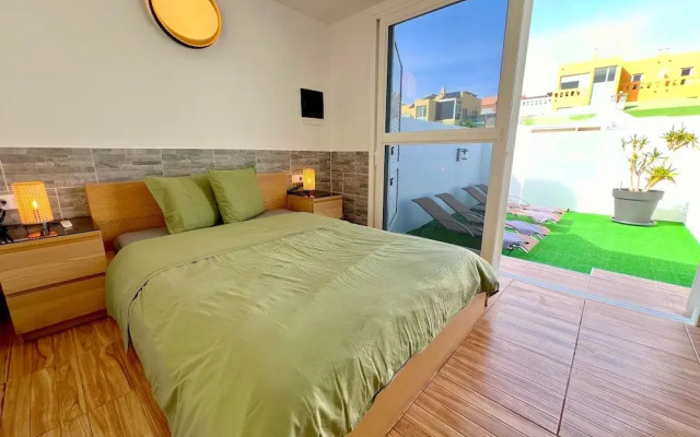 Sea View Bungalow with Communal Pool