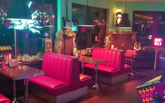 Moes Diner Hotel
