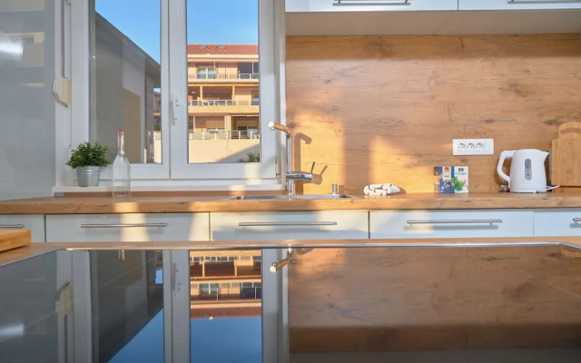M&M Holiday House with a Pool by Litto