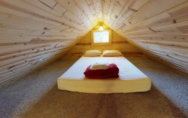 White Cabin Cozy Secluded Cabin