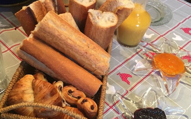 Aux Caprices des Dieux