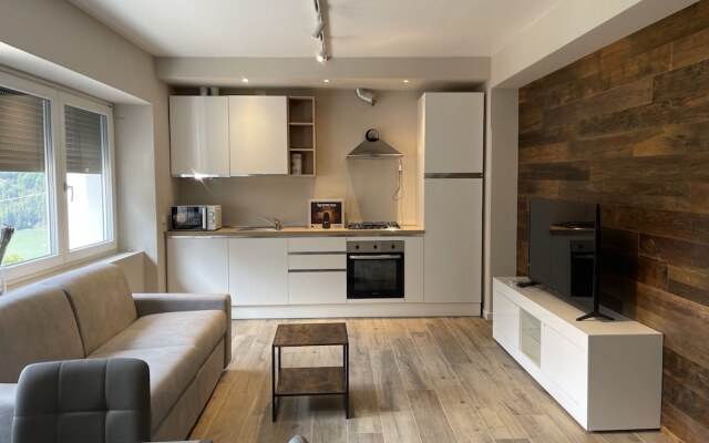 SnowLake Suite & Apartments