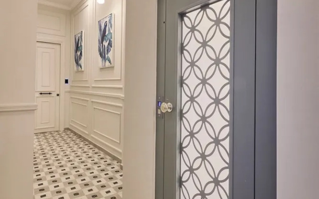 Ermou 99 Intelligent Private Suites