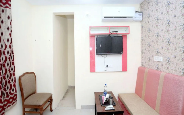 OYO 12745 Hotel Red House