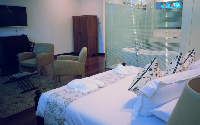 Heeren Palm Suites