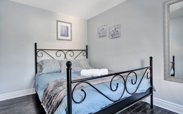 2BR Apt With Netflix Access to Rooftop Terrace