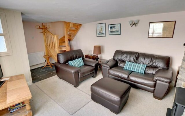 Cosy Holiday Home With an Enclosed Garden and Terrace in the Heart of Torrington