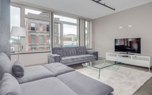 Deedee's Apartments - Lofts at Grove