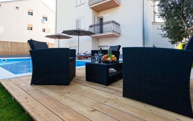 Modern Holiday Home in Podstrana With Pool