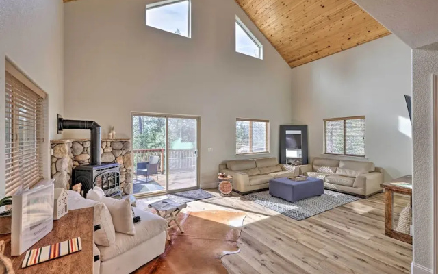 Near Hiking + Wineries: Arnold Cabin w/ Deck!
