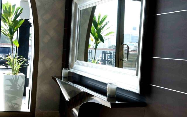 The Avenue Suites