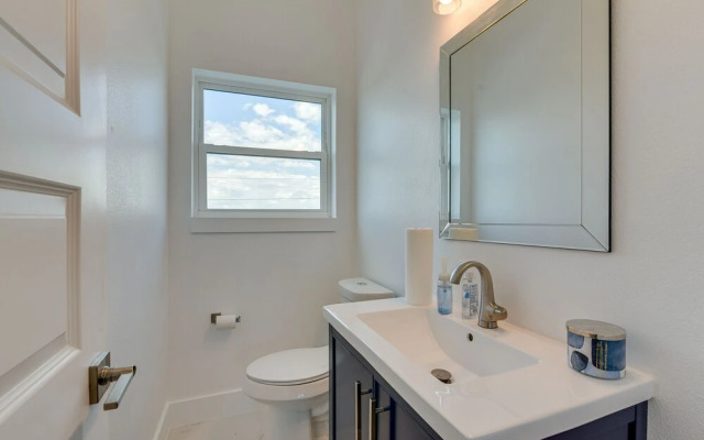 Modern Galveston Vacation Rental: Steps to Beach!