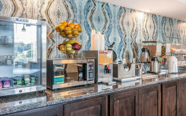 The Blu Hotel Blue Ash Cincinnati, Ascend Hotel Collection