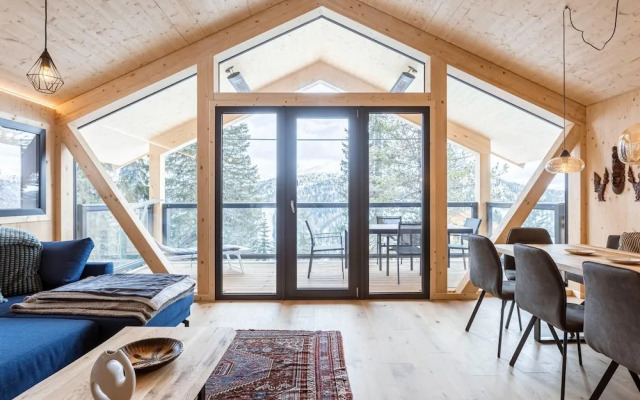 Welcoming Chalet With hot tub