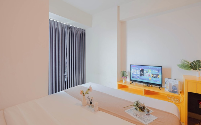 Minimalist Studio Room Grand Kamala Lagoon Apartment