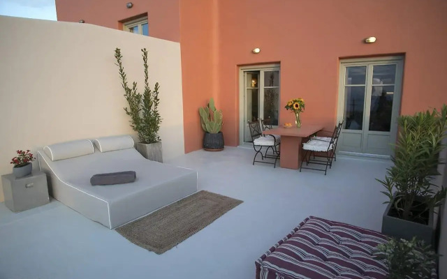 Pink Freud Villas Santorini