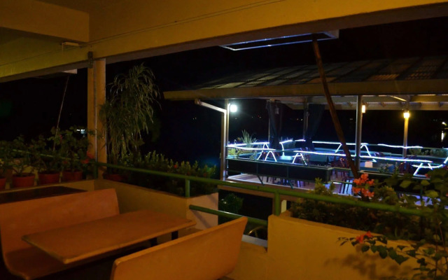 West Plaza Hotel by the Sea