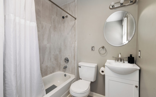 Historic CozySuites 4BR 2BA
