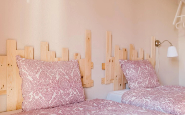 Alameda Amor Suite by Valcambre