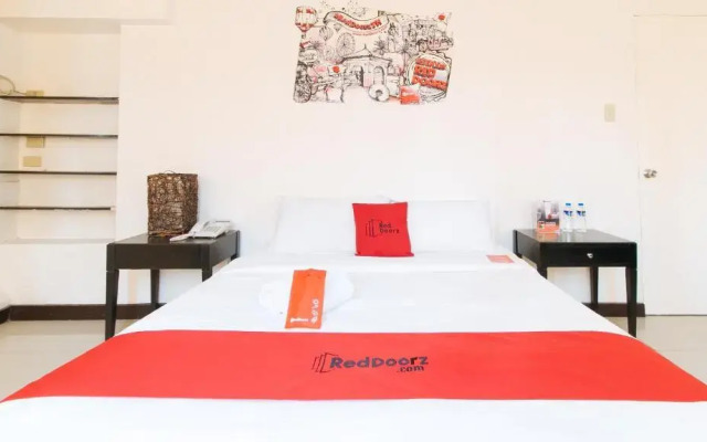 RedDoorz Premium near Greenbelt Makati