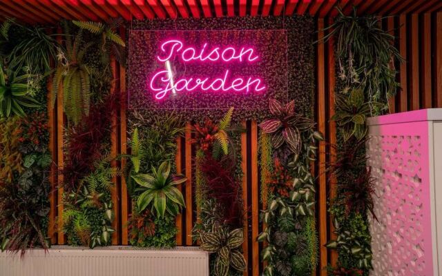 Poison Garden Suite & SPA