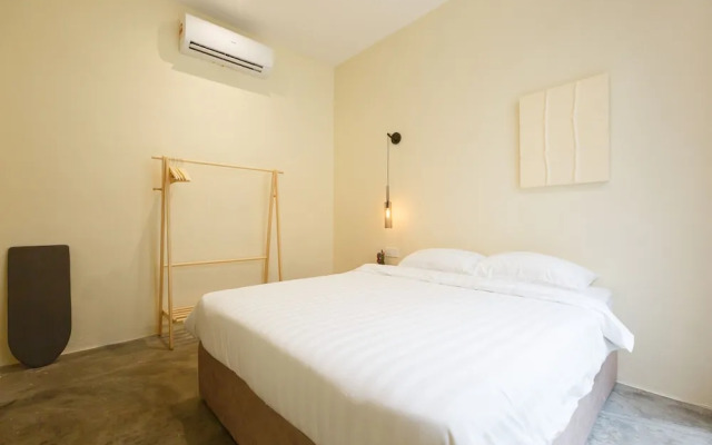 2 Bedroom Landed House Near Icon City BM