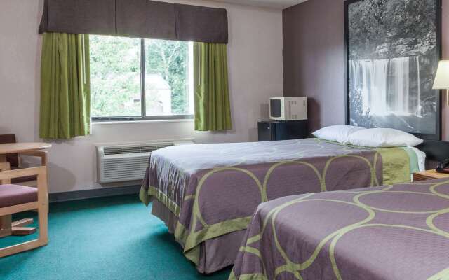 Super 8 by Wyndham Carrollton