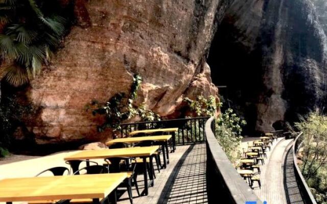 Zizai Pingjiang Wild Luxury Resort