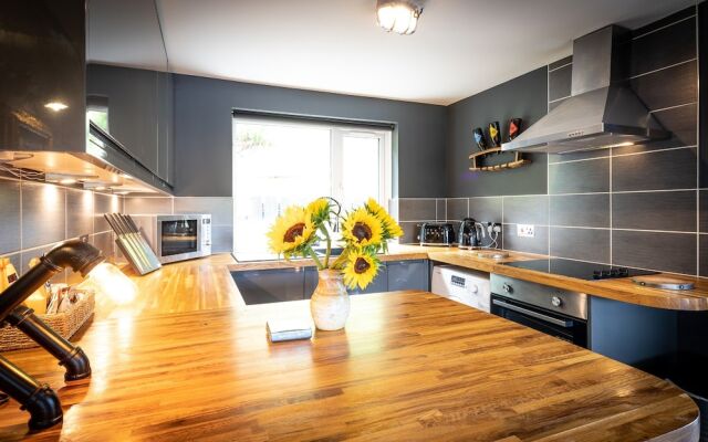 Storr Apartments