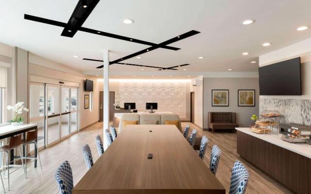 Super 8 By Wyndham Beaumont I-10/Walden Rd