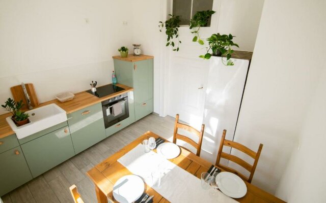 theleaf - design apartment & café
