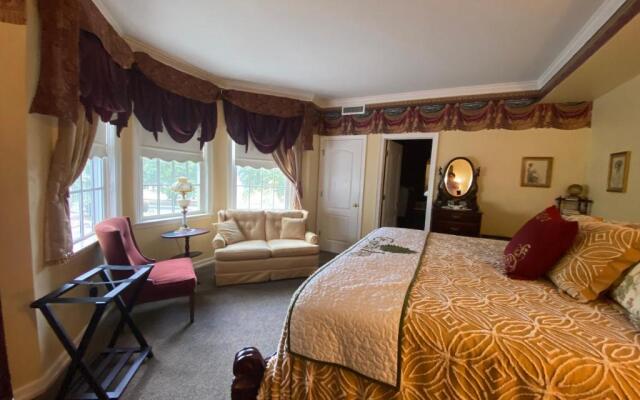 The Cypress Inn Bed & Breakfast