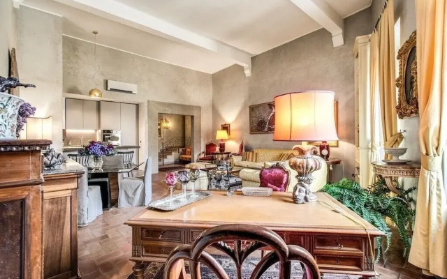Wonderful Apartment With Balcony In Piazza Margana