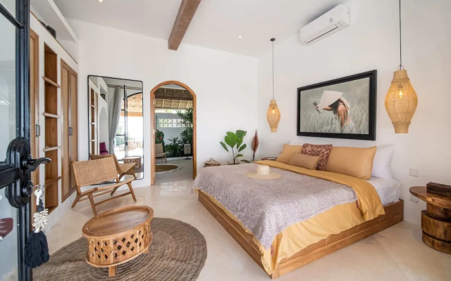 NEW ! Stunning 4BR Jungle View Villa in Lovina