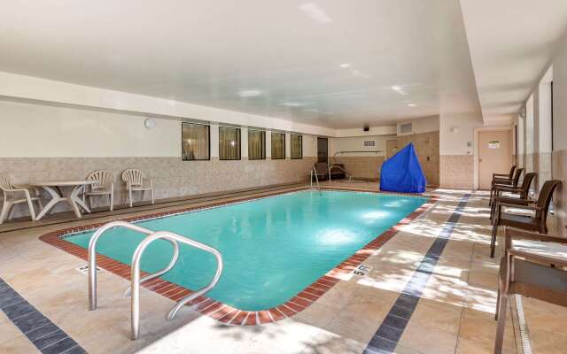 Comfort Suites