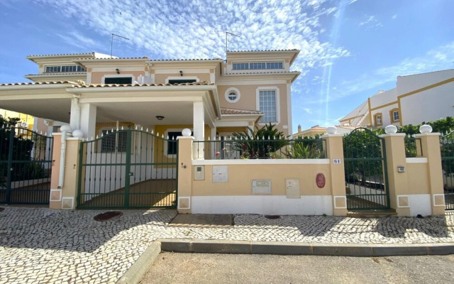 P RA Amazing Villa With Pool by Homing