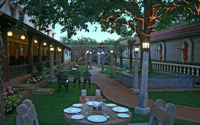 Hotel Kumararraja Palace
