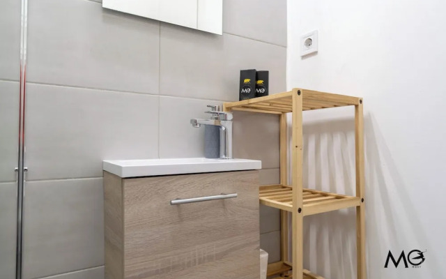 MoHost Dynamic - Modern 2BR Apartment