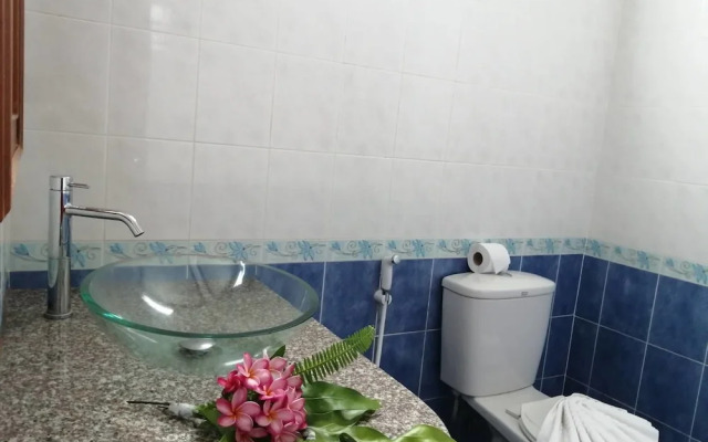 Baan Chayna Hotel