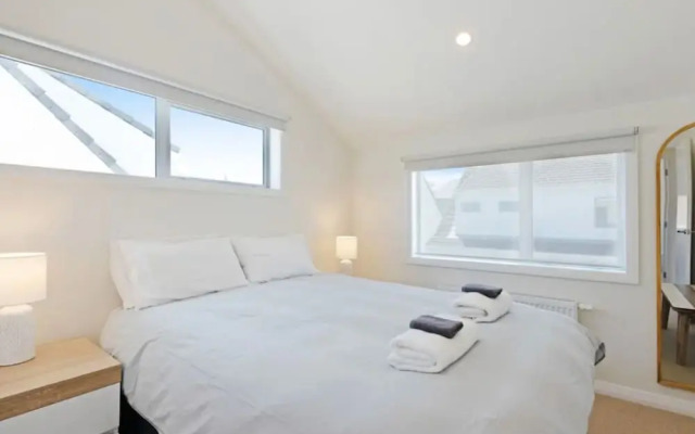 Lyall Bay Parade Apartment
