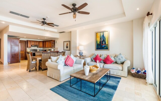 Classy Aquamarina Beachfront w Jacuzzi 6AB