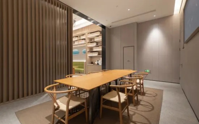 JI Hotel (Shanghai Baoyang Road Subway Station)